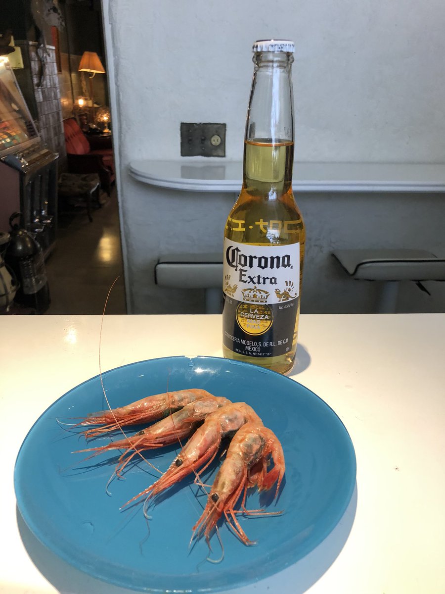 gallery12_kobe's tweet photo. コロナvsアマビエ展
搬入…
って
コロナビール!
コロナビールとアマエビ!
#アマビエ #アマビエチャレンジ #コロナビール #甘エビ #gallery8 https://t.co/RPUnUSe8zo
