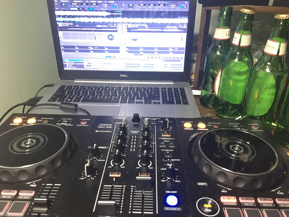 ChristiansFeed2's tweet photo. Working on a little Lemon Jelly set. Coming together quite nicely. #StayAtHomeAndStaySafe #IsolationDay9 #EDM #PioneerDDJ400 https://t.co/7dxwwvA9sK