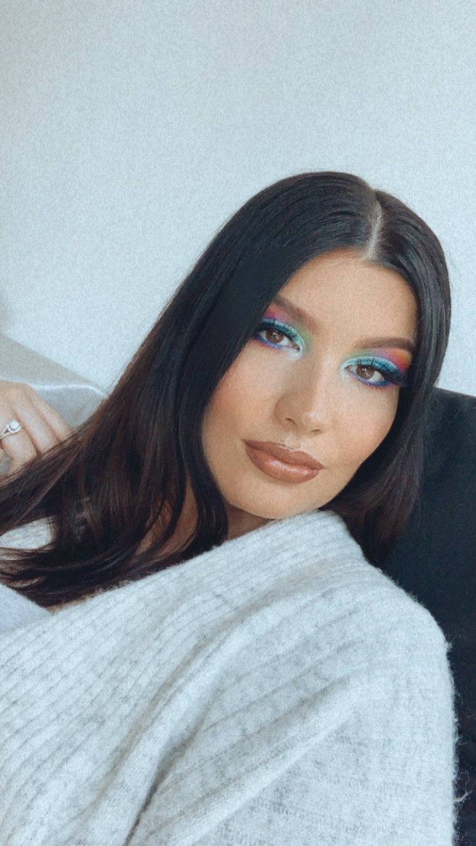 Jordmua's tweet photo. Giving myself major @amrezy vibes in this beat with this filter 🪐🪐🪐 
@norvina1 pro pigment vol 2
@MorpheBrushes 39L palette
@ABHcosmetics toast &amp; naked liquid lipstick 
#makeupartist #amrezy #rainboweye https://t.co/AI3pkhvEqE