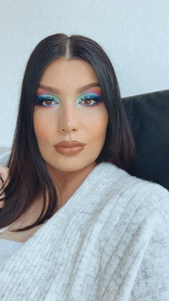 Jordmua's tweet photo. Giving myself major @amrezy vibes in this beat with this filter 🪐🪐🪐 
@norvina1 pro pigment vol 2
@MorpheBrushes 39L palette
@ABHcosmetics toast &amp; naked liquid lipstick 
#makeupartist #amrezy #rainboweye https://t.co/AI3pkhvEqE