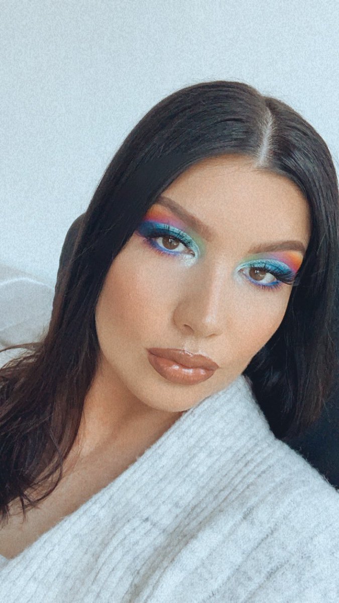 Jordmua's tweet photo. Giving myself major @amrezy vibes in this beat with this filter 🪐🪐🪐 
@norvina1 pro pigment vol 2
@MorpheBrushes 39L palette
@ABHcosmetics toast &amp; naked liquid lipstick 
#makeupartist #amrezy #rainboweye https://t.co/AI3pkhvEqE