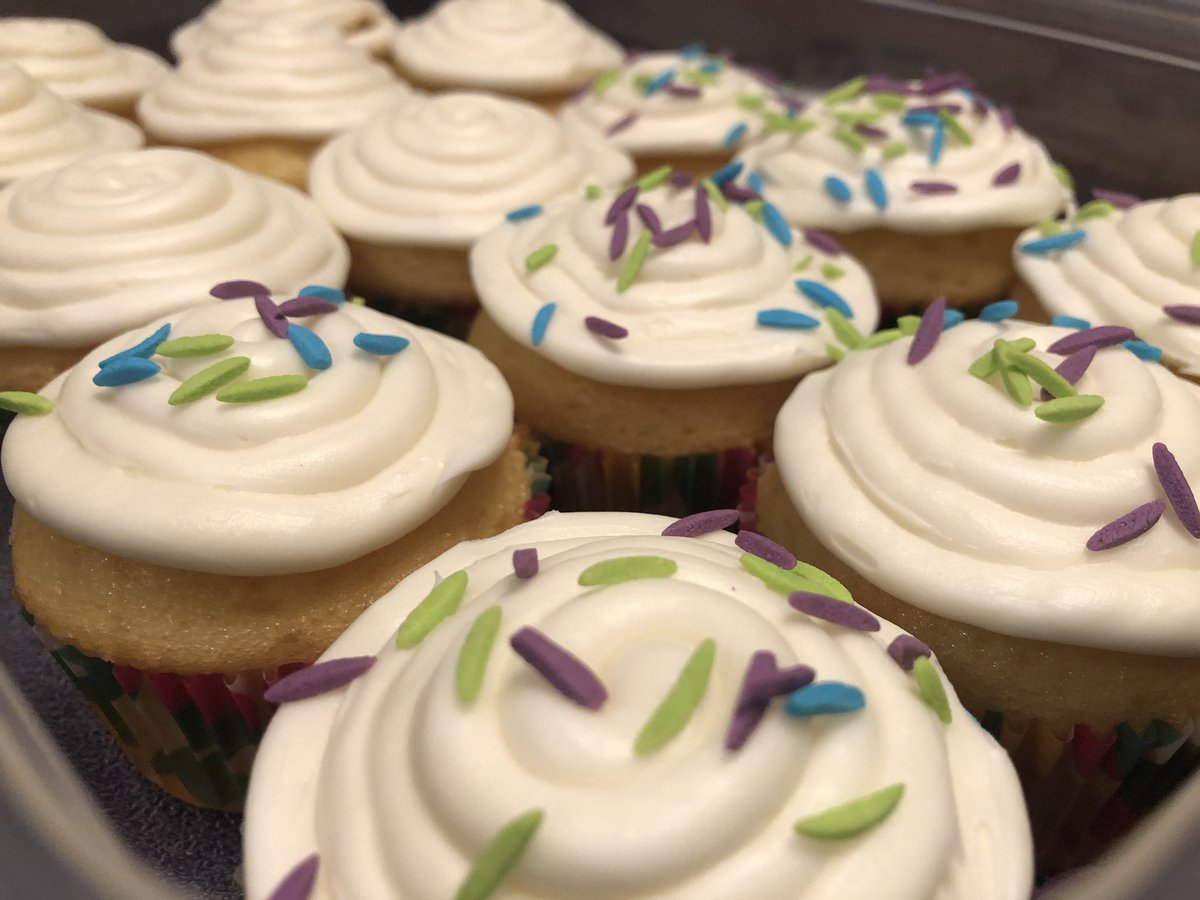 abbidenman's tweet photo. #cupcakes https://t.co/VCZd34690O