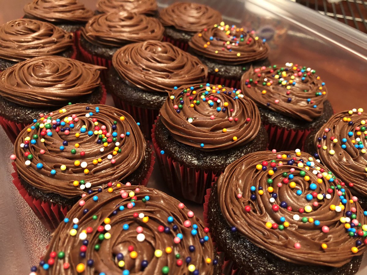 abbidenman's tweet photo. #cupcakes https://t.co/VCZd34690O