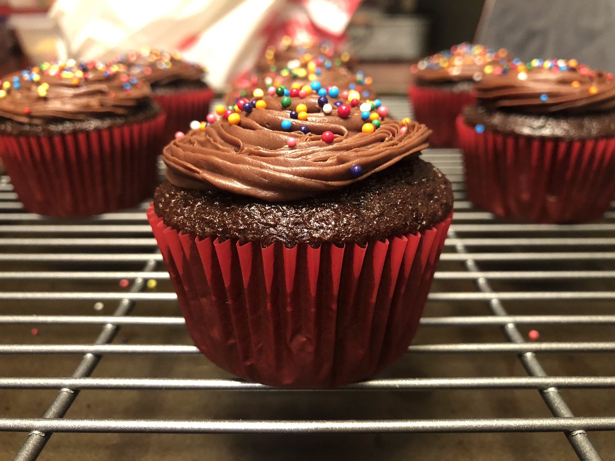 abbidenman's tweet photo. #cupcakes https://t.co/VCZd34690O