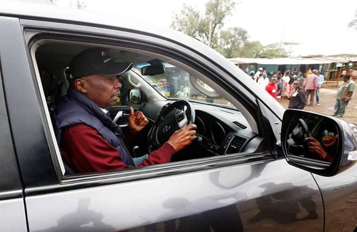 ItsMutai's tweet photo. Lakini rafiki yangu anapenda kuniangusha Sana. Instead of going low go higher. Arrive here with a chopper and buy everything in the market. Infact pay this mama to stay home. You are a Billionaire and these tactics ni za watu wachoyo. Win by using the chums. Wachia Ruto hii vitu https://t.co/oPr4kFPf13