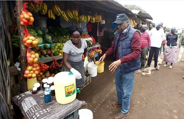 ItsMutai's tweet photo. Lakini rafiki yangu anapenda kuniangusha Sana. Instead of going low go higher. Arrive here with a chopper and buy everything in the market. Infact pay this mama to stay home. You are a Billionaire and these tactics ni za watu wachoyo. Win by using the chums. Wachia Ruto hii vitu https://t.co/oPr4kFPf13