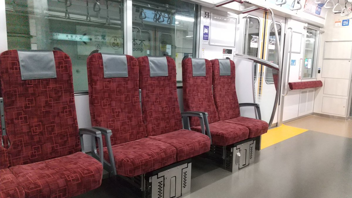 浜田伊織 Sur Twitter 日比谷線でこんな座席の電車に乗りました 初めて見たけど新しい車両なのかしら 電車 日比谷線