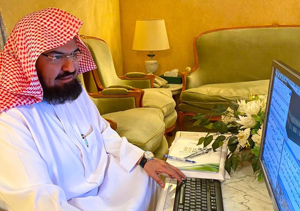 HaramainInfo's tweet photo. In order to ensure the continuity of work and the application of precautionary measures, the General President of the Haramain, Sheikh Abdul Rahman As Sudais is following the progress and delivering from his home. https://t.co/1tCAE7YAm2