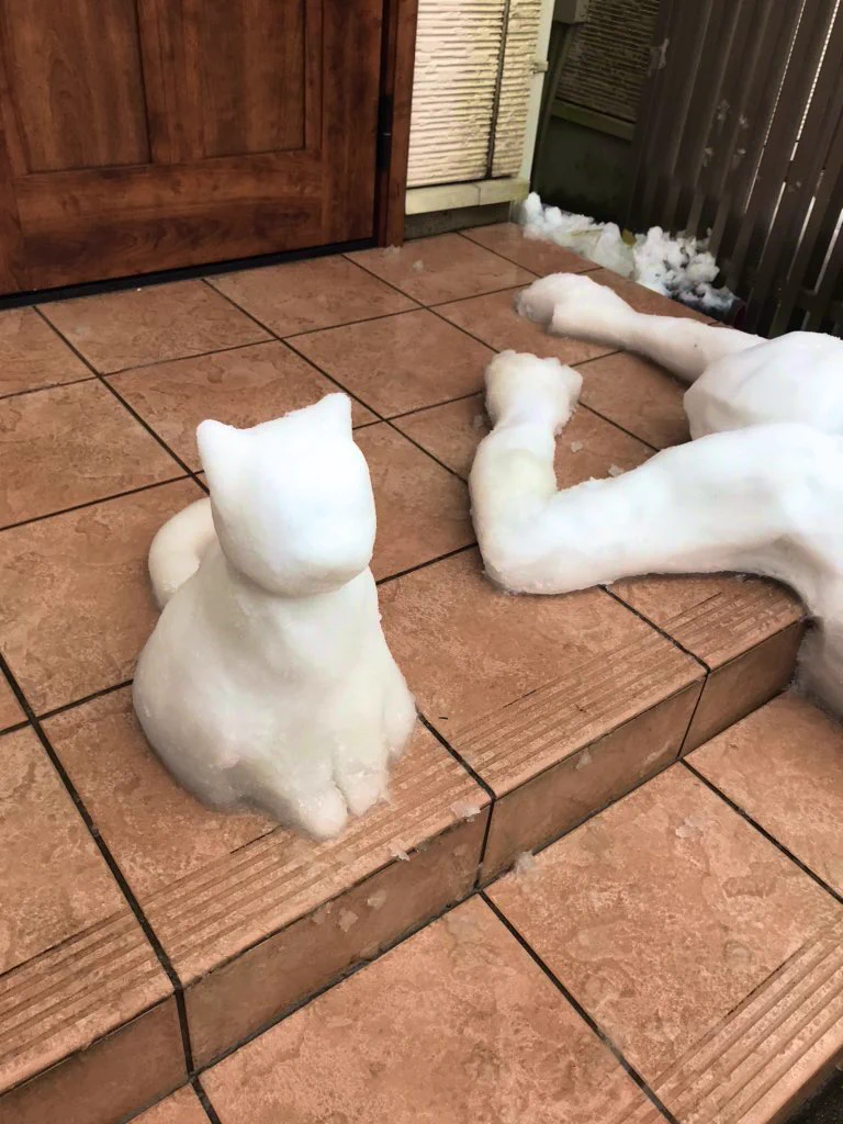 稀にみる３月の大雪の日に、斬新な雪だるまを作ってみた！ちょっとこれは怖いww