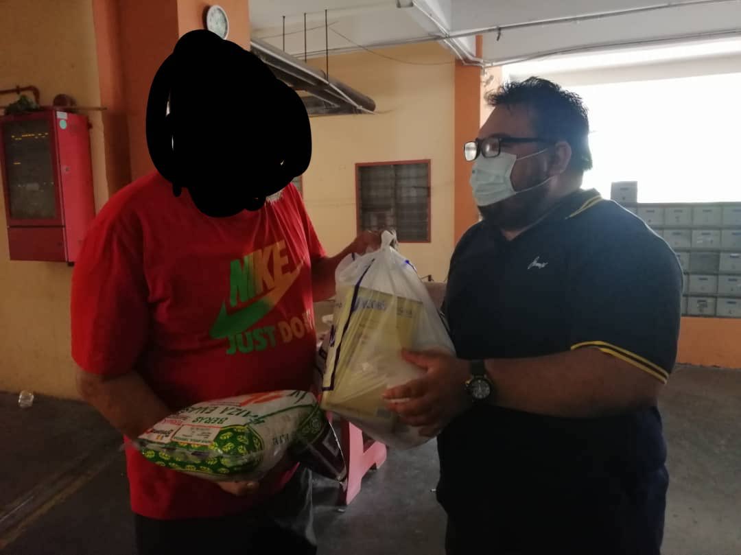 SejahteraAnak's tweet photo. Alhamdulillah hari ini pihak pertubuhan telah menyampaikan sumbangan kepada beberapa buah keluarga yang memerlukan.

Terima Kasih kepada orang ramai yang sudi memberi sumbangan. Teruskan memberi sumbangan walaupun RM 1.

Semoga Allah merahmati kita semua. TQ semua ❤️. Tolong RT. https://t.co/TX8xaq9CjO