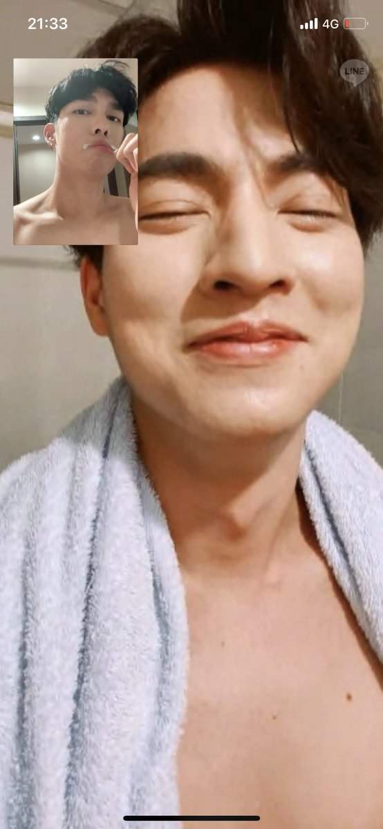 200225m: go to sleep now chubby faceg: just removed my make-up, gotta go take a shower nowm: ok krubbb then go to bed early na-----g: found one sloppy kid who's brushing messily m: like you don't normally brush like this (mocking)g: just kidding!