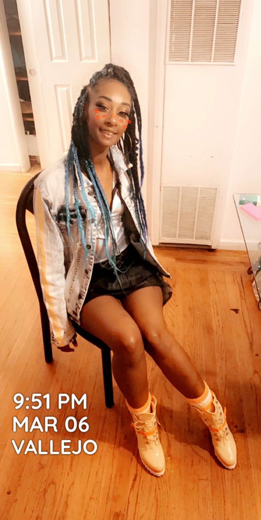 BanksFrenchie's tweet photo. @iitsbethanyy 5’11 plus the heels. Definitely next to godliness 😉 all legs 🦵🏾 https://t.co/6Y8jY7ZeCj