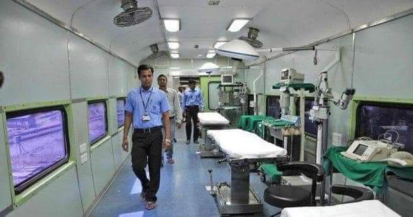 vishalgondal's tweet photo. China constructed 1000 bedded hospital in 10 days. India established 6370 bedded medical facility overnight, with a fraction of its cost! Jai hind!!  @PiyushGoyal @RailMinIndia @narendramodi #IndiaFightsCorona #coronavirus https://t.co/veZNsS6L3C