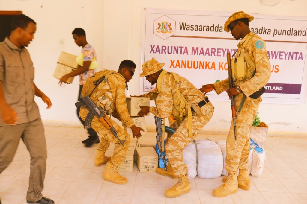 AliSiiad's tweet photo. Ciidamada PSF ayaa  agab Caafimaad oo looga hortago faafitaanka Caabuqa karoona  ku wareejiyay Maamulka Gobalka kan Degmada Gaalkacyo iyo isku duwaha Wasaarada Caafimaadka Gobalka Mudug. https://t.co/GfuxtHf1u8