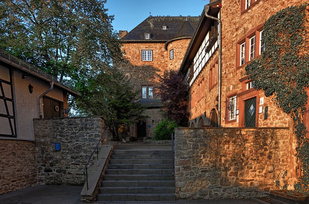 Maarwanderer's tweet photo. 17 Tage auf dem Eifelsteig von Korneli-Münster bis Trier https://t.co/9MXi6o5uy1 https://t.co/6hZcnmZ9OF