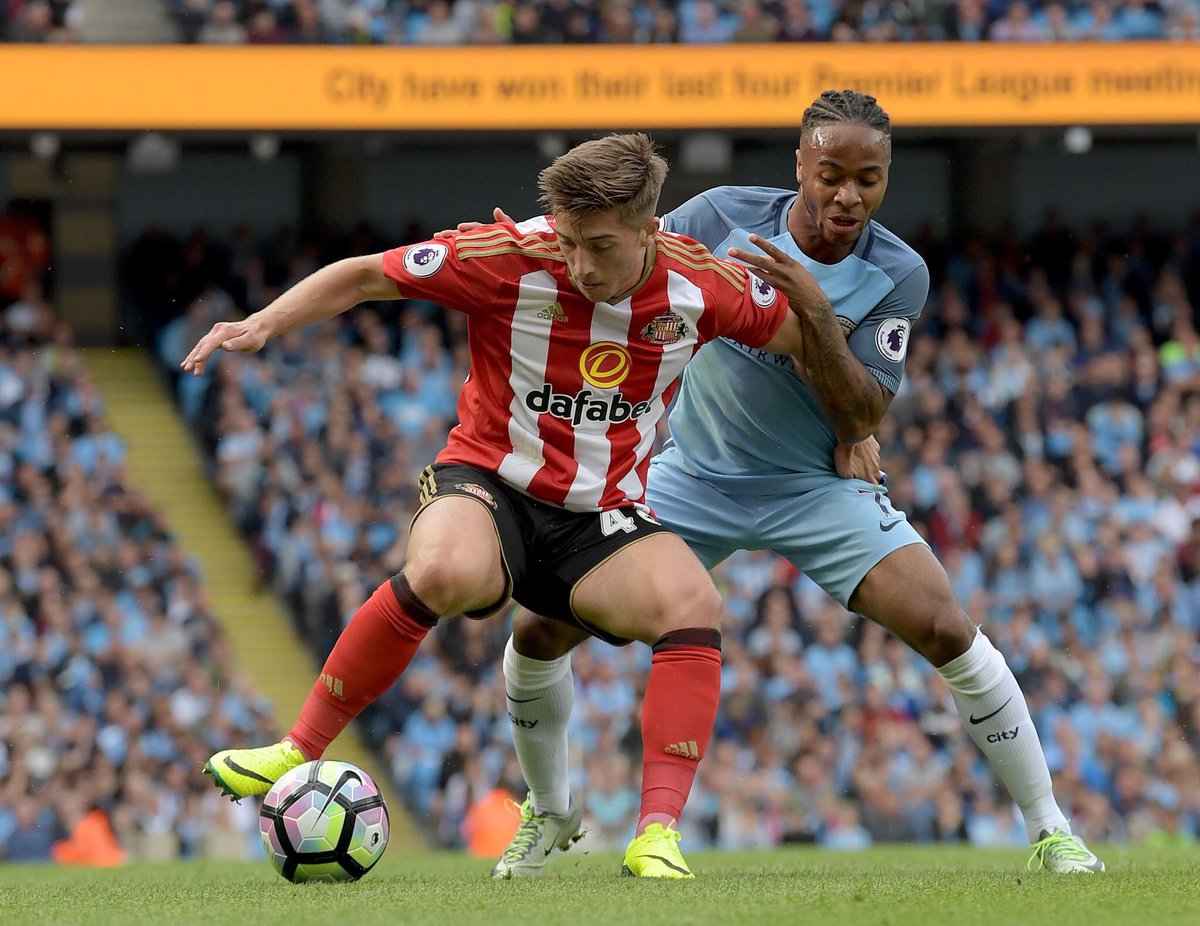 LyndenGooch's tweet photo. If you are a football person please join the challenge of posting a football photo. Just one picture, no description. Please copy the text in your status, post a picture and look at some great memories/pictures. https://t.co/0EEP0W3TzS
