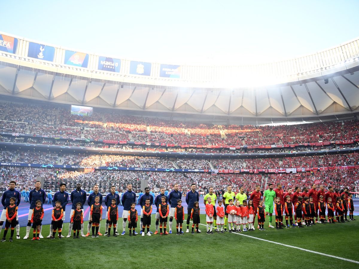 If you are a football person please join the challenge of posting a football photo. Just one picture, no description. Please copy the text in your status, post a picture and look at some great memories/pictures. Missing footy........