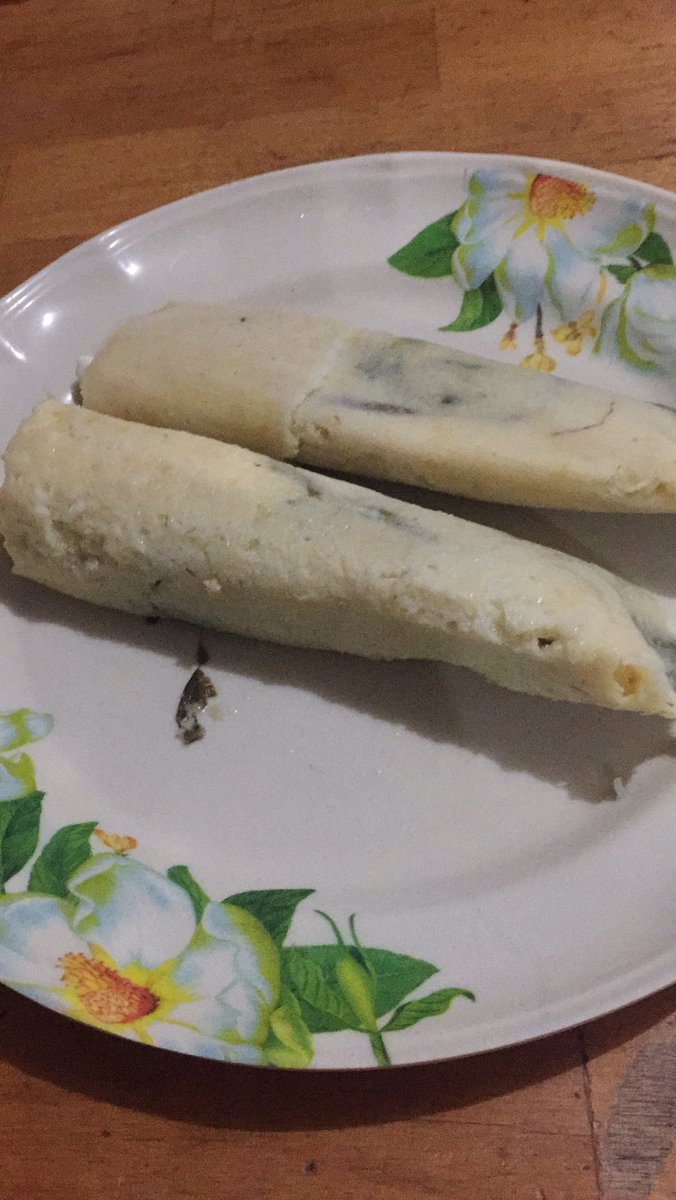 IanHooperH's tweet photo. Aquí casual comiendo tamales a las 11:30 https://t.co/FHfMKDJohS