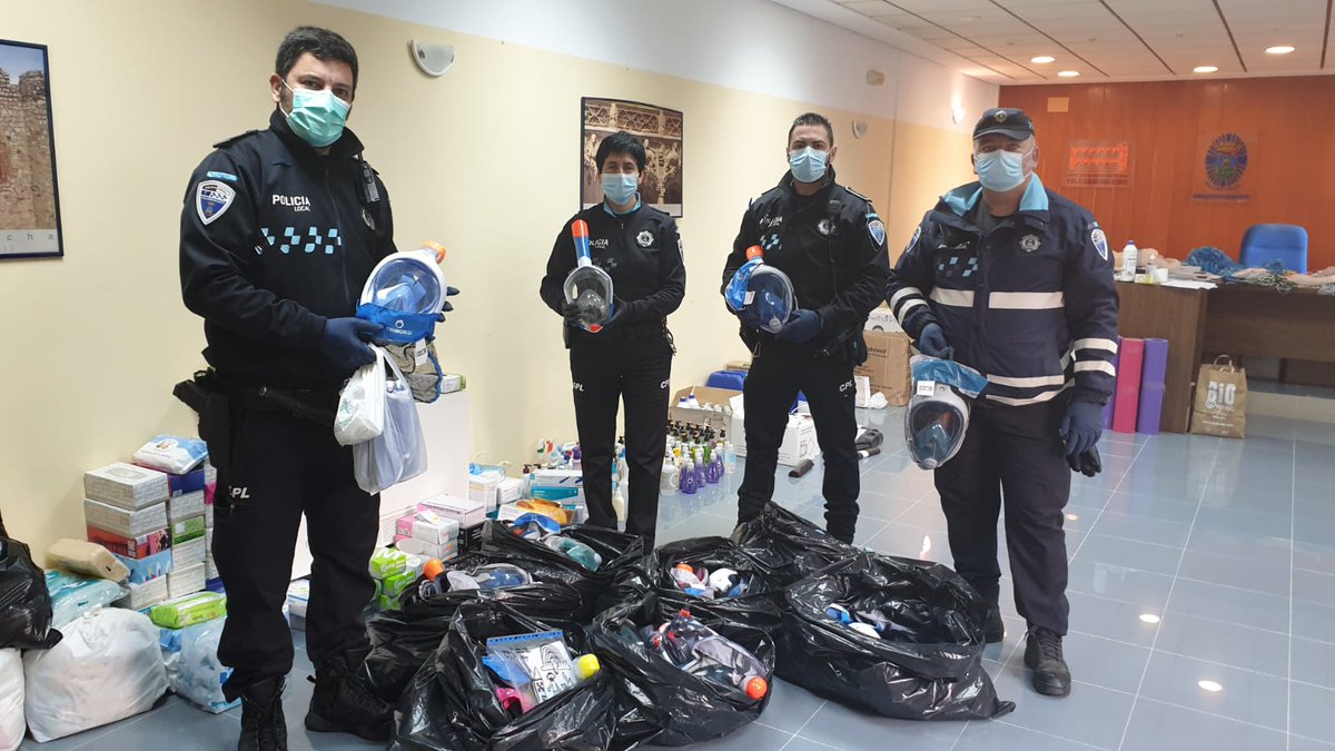 PLVillarrobledo's tweet photo. EQUIPO!!!!! Las 74 máscaras que hicisteis llegar en el día de ayer a #ProteccionCivil y #PLVillarrobledo se dejaron en Hospital por la tarde para poder ser utilizadas cuando estén preparadas!!!! #Gracias #TodosSomosUno https://t.co/Z9TcDERk9m