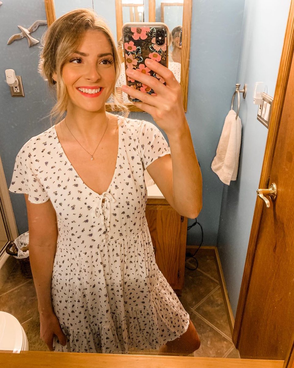 Herkese merhaba güne başlamakta güçlük çekiyorum bu karantina beni bitirdi, bana eşlik etmek isteyen takip edip Retweet yapsın biraz eğlenmek istiyorum❤️❤️