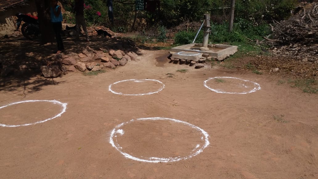 WHH_India's tweet image. #SocialDistancing is very important for all of us to follow in this difficult hour. Our partner Darshana Mahila Kalyan Samiti is helping local volunteers to create awarenss among the rural communities in Chhatarpur, Madhya Pradesh. #COVID19 #CommunityAssistance @Welthungerhilfe