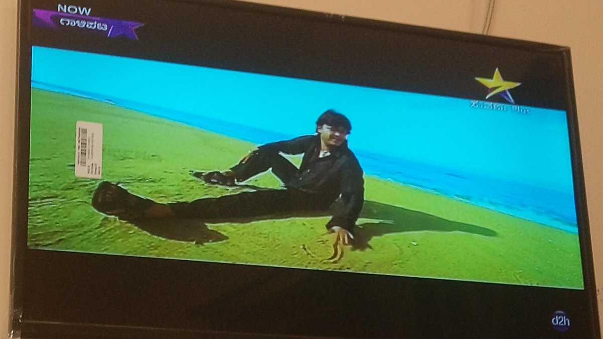 i_am_karrna's tweet image. @Official_Ganesh sir watching #Gaalipata on #suvarnaplus ,,
Especially I love to hear #Minchagi,,,
@YogarajBhat @diganthmanchale @harimonium #Rajeshkrishnan #anantnag