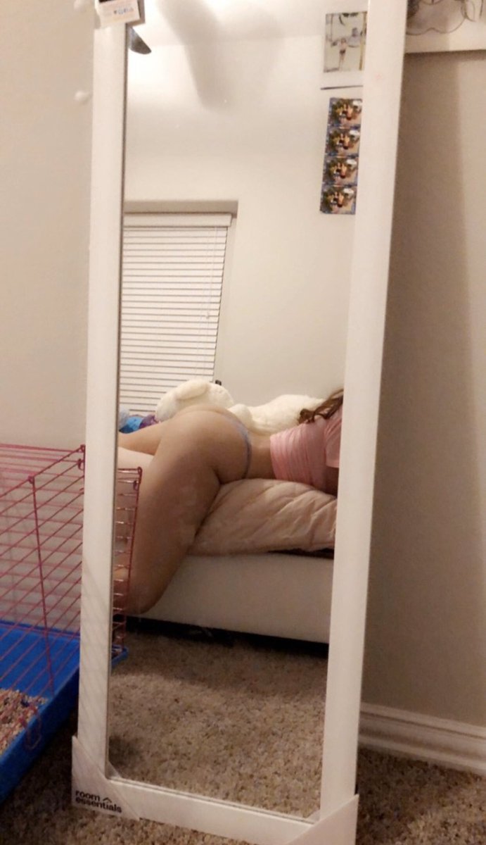 Emily_Duhhhh's tweet photo. Who wants to spoil me 🥰🥰 doing deals on face time calls first one to dm half off for shows or sexting😘 https://t.co/6BE85lu8Ve