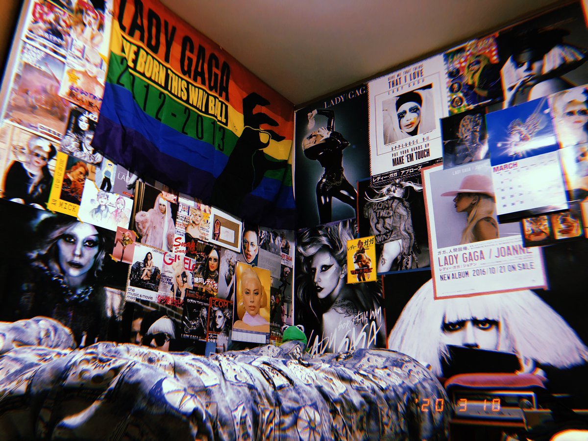 RioMonsterr's tweet photo. my room⚡️⚡️⚡️@ladygaga https://t.co/twu1FWWfOb