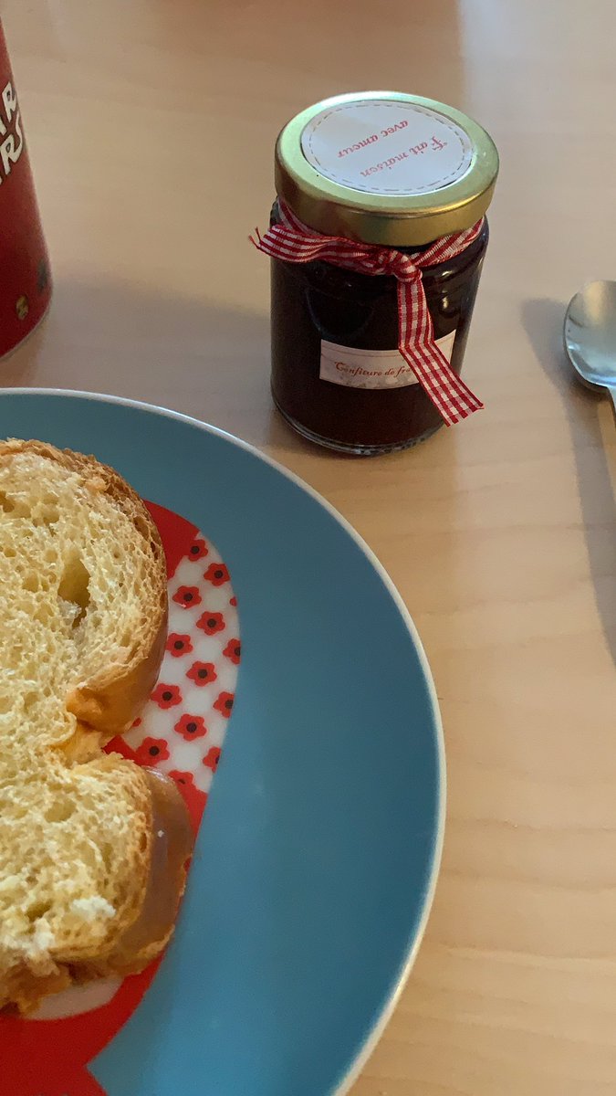 YannPoirson's tweet photo. Dimanche #SpecialeDedicace à ma collègue @Jessica70780837 !!
Le petit déjeuner #FaitAvecAmour !! #confiture #Framboise 😍 https://t.co/NFUgyEAYx4
