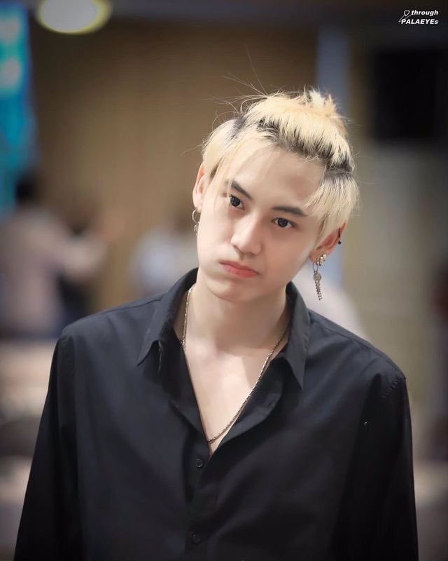 panwink23291's tweet photo. Không sao mà mọi người luôn bên anh chuyện không vui cứ để thời gian cuốn đi hãy cười nhiều anh nhé #AlwaysBeWithBoun https://t.co/ooHJc2kPnY