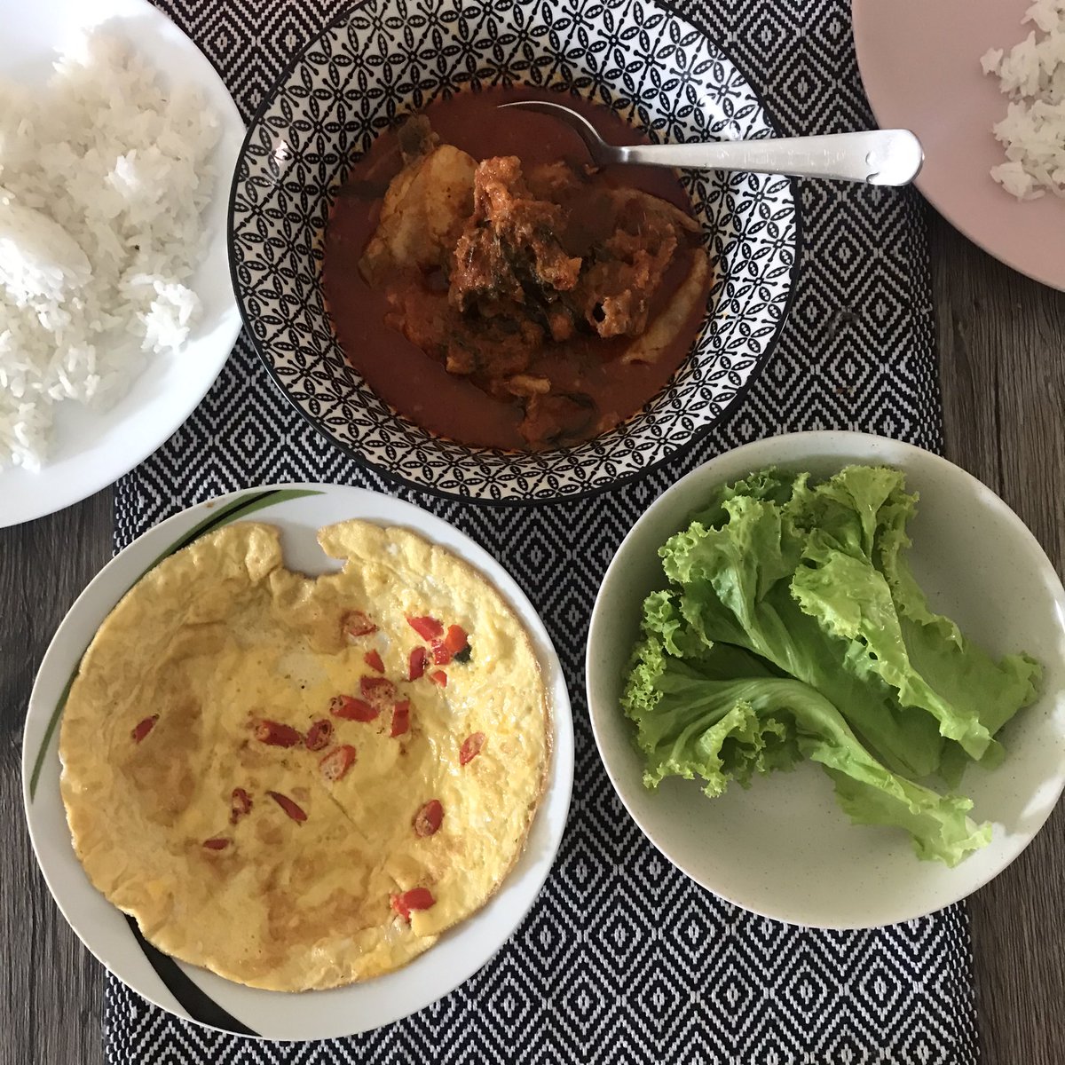 dearsln's tweet image. Baru nak lunch. Korang lunch apa?