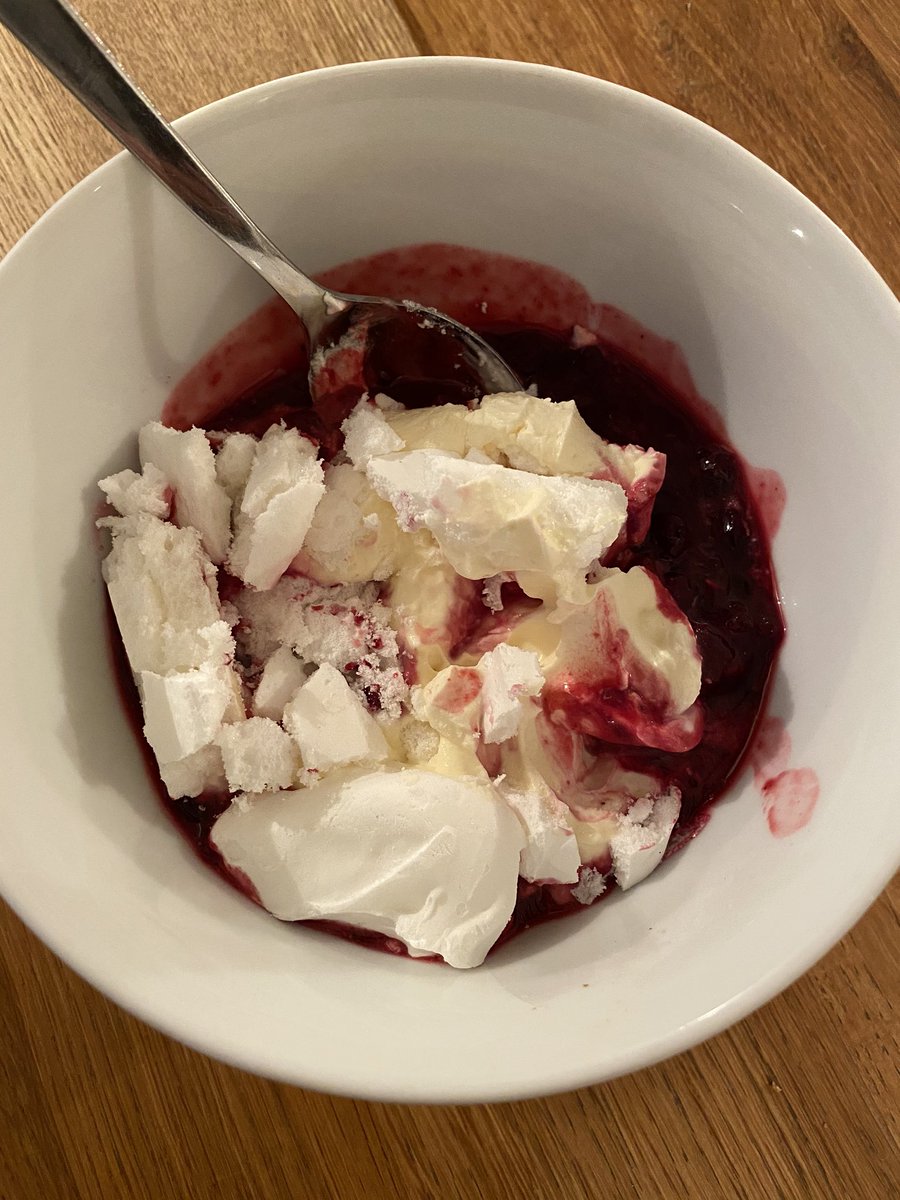 trilifeofleigh's tweet photo. Now that’s what I call a take away, thanks @rendezvousrtw 😋 #timeslocalnews #tunbridgewells #buylocal #StayHomeSaveLives @CamdenRoadTW @RoyalTunWells Vension Lasagne, Brownie with clotted cream, Ginger pudding, Eton Mess. Over ordered on the puddings 😝 https://t.co/3gCJnybvVE