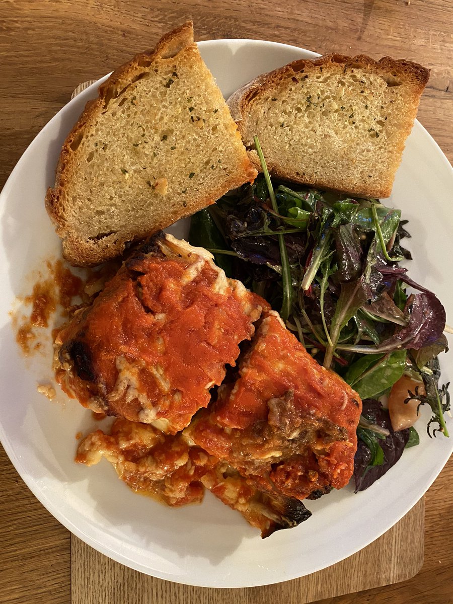trilifeofleigh's tweet photo. Now that’s what I call a take away, thanks @rendezvousrtw 😋 #timeslocalnews #tunbridgewells #buylocal #StayHomeSaveLives @CamdenRoadTW @RoyalTunWells Vension Lasagne, Brownie with clotted cream, Ginger pudding, Eton Mess. Over ordered on the puddings 😝 https://t.co/3gCJnybvVE