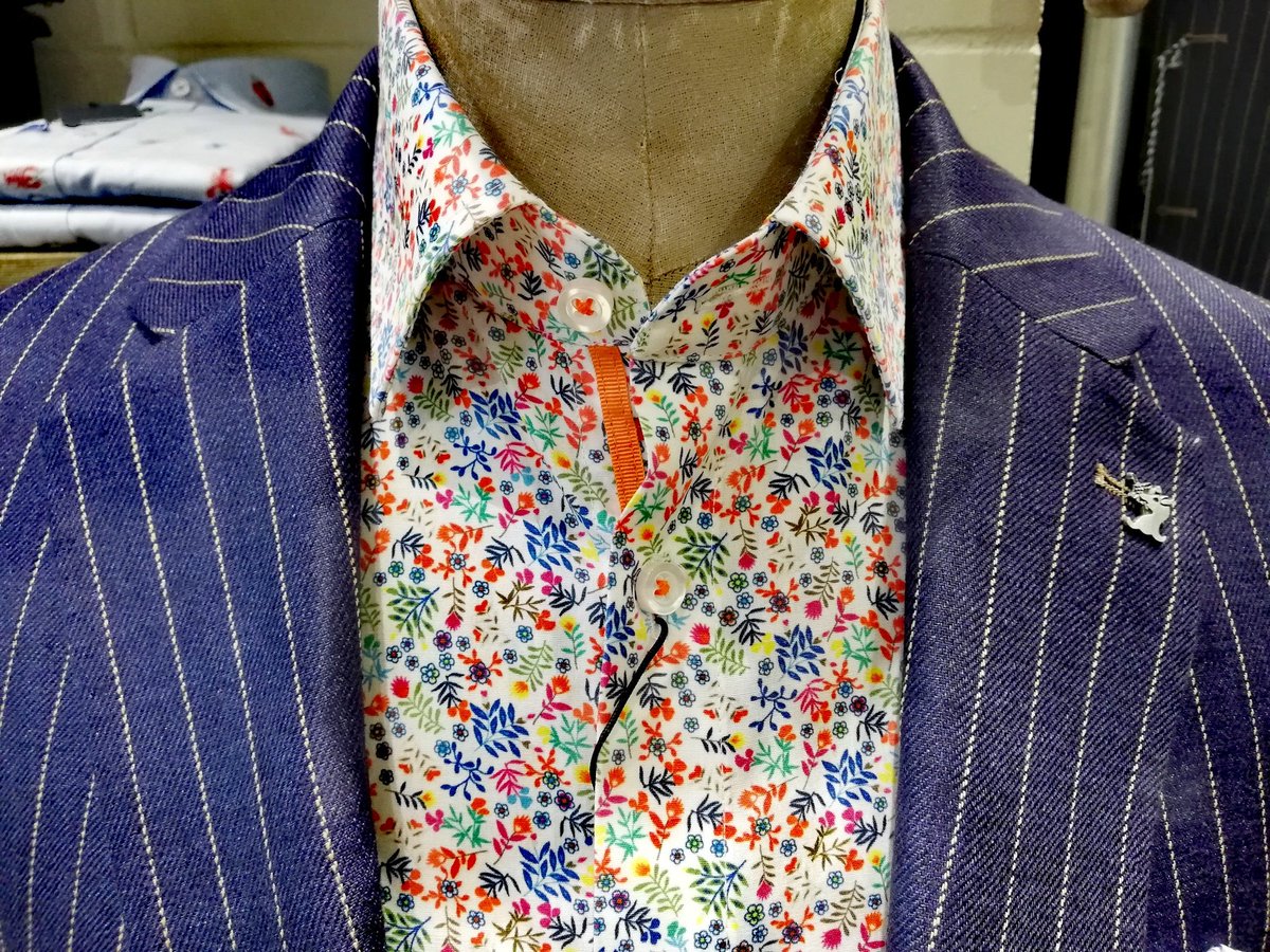 eclectichound's tweet photo. #windowedit π
Pinstripe #linenjacket from @GurteenMenswear
#flowerpower #cottonshirt by #venti Guatemalan style belt from @magmouchsophos
New #Website #ComingSoon
.
.
.
#ss20 #Mensfashion #eclectichim
#colourpop #eclectichound #winchesterindependents #antibland #lovewinchester https://t.co/aja0r3gNNV