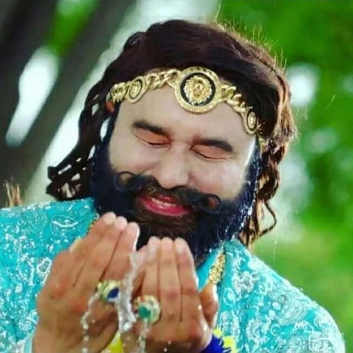 riya8440's tweet photo. @TheBlossom_Gal @Gurmeetramrahim 😍😍
Both are fav.😍 https://t.co/K7WfnyuTbd
