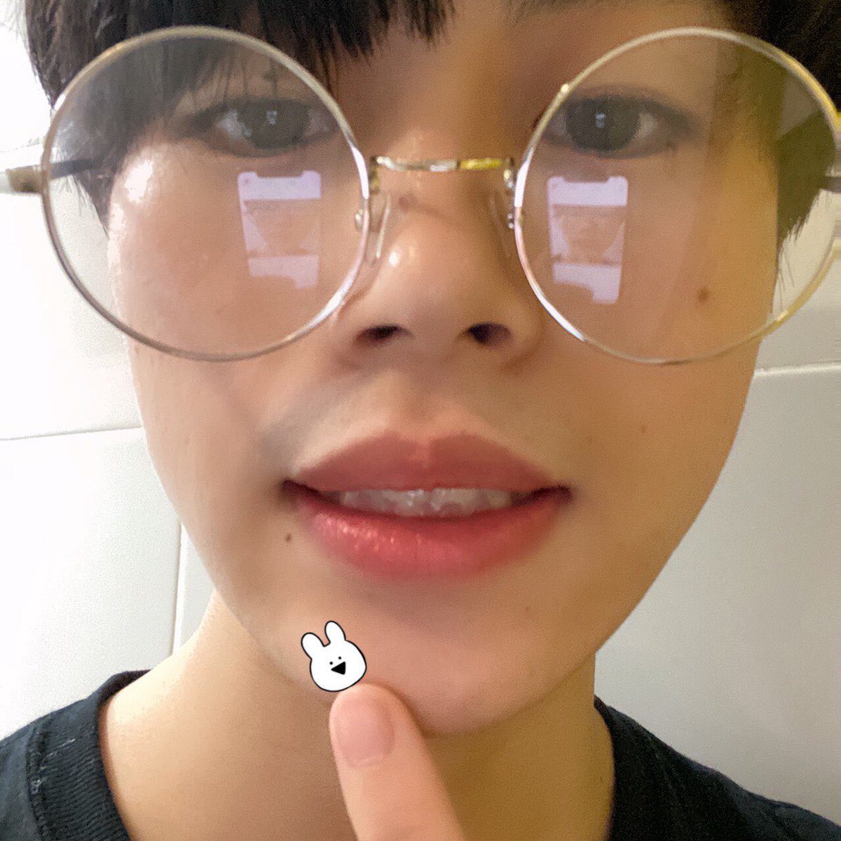 official_jo1's tweet photo. お久しぶりです！
木全翔也です！

このポーズは顎にニキビができてしまったのでさりげなく隠すという高度な技を使っています！😭

皆さん何かオススメのスキンケアあったら教えてください！！🙏

　　　　　　　しょうやより
#JO1 #翔也 #Syoya #スキンケア https://t.co/PMXwlkr62l