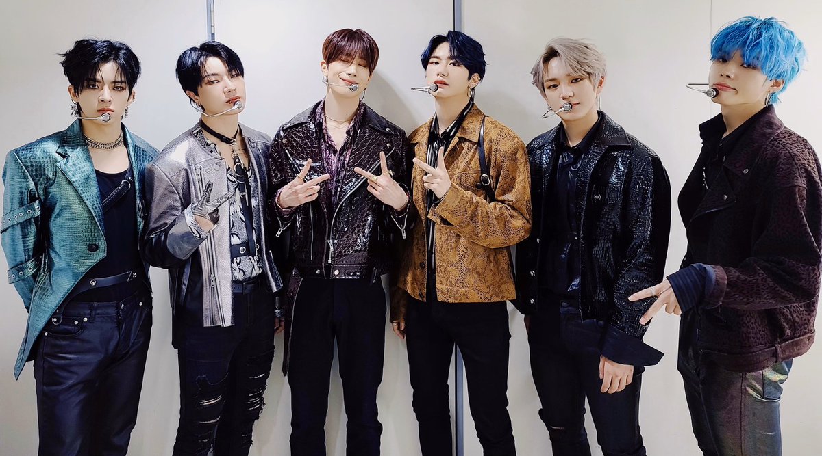 VICTON1109's tweet photo. [#빅톤] 200329 #인기가요 #VICTON

카리스마 늑대 빅토니들의 하울링🐺🖤
막방주 마지막 인기가요 무대까지 완료👍
빅토니의 하울링을 많이 많이
사랑해주셔서 감사합니다🥺
앞으로도 멋지게 빛날 빅토니의
아름다운 청춘 속에서
앨리스가 늘 함께해주세요
💙🌸하땅사🌼💛

#Continuous #Howling #🐺 https://t.co/ei3eivtFvg