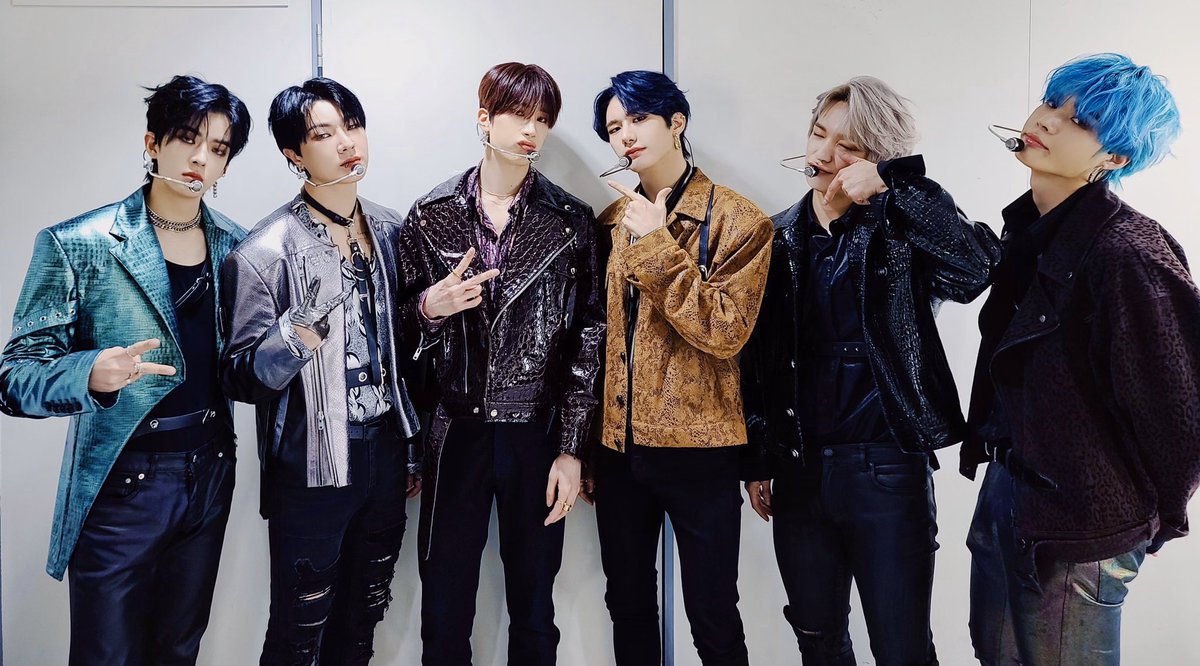 VICTON1109's tweet photo. [#빅톤] 200329 #인기가요 #VICTON

카리스마 늑대 빅토니들의 하울링🐺🖤
막방주 마지막 인기가요 무대까지 완료👍
빅토니의 하울링을 많이 많이
사랑해주셔서 감사합니다🥺
앞으로도 멋지게 빛날 빅토니의
아름다운 청춘 속에서
앨리스가 늘 함께해주세요
💙🌸하땅사🌼💛

#Continuous #Howling #🐺 https://t.co/ei3eivtFvg