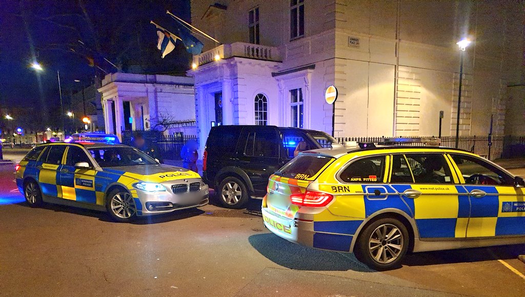 MPSRTPC's tweet photo. #TacticalContact stopped this pursuit in #SW1 after a successful sting. #CentralRPT, @CityPoliceCops, @CityPoliceDogs working together in #Southwark.
A good amount of Heroin & Cannabis recovered & driver arrested.
#StayHomeSaveLives #SaturdayNight
#CityRCT
#VisionZeroLDN https://t.co/7agdFHvck8