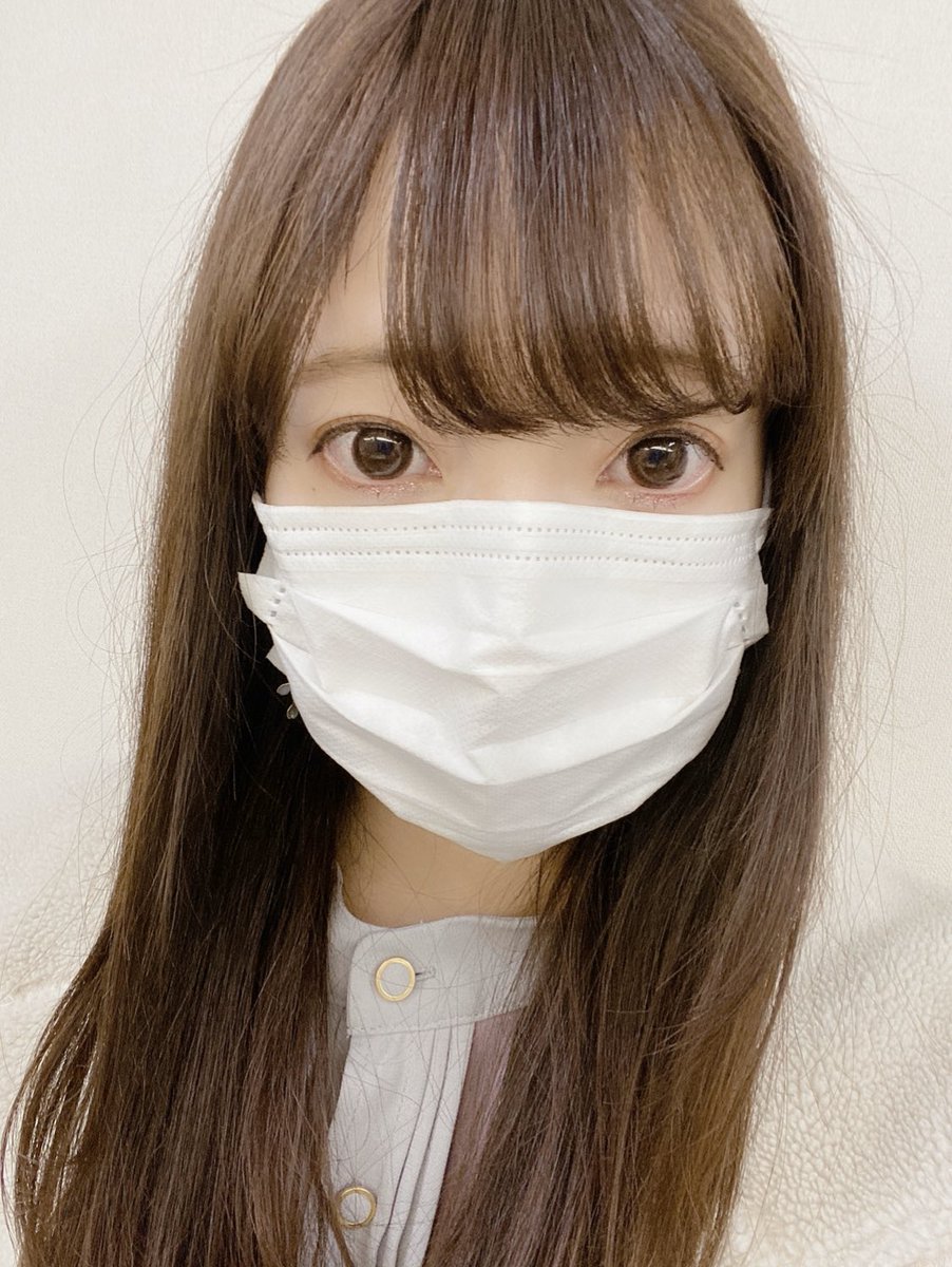 石井奏美 Rncアナウンサー בטוויטר お仕事前マスクをつけると化粧が落ちてしまって困るなと思っていたのですが マスクに少し ベビーパウダーつけると良いとtwitterでみて実践してみてます ついでに髪の静電気も抑えて欲しい 笑