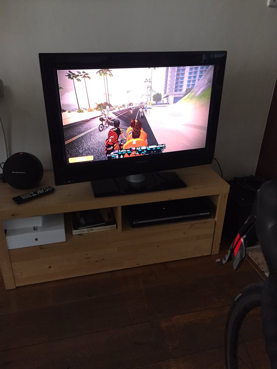 HansdeGruijter's tweet photo. Het gaat er eindelijk van komen. En ja, ik weet dat je óók buiten kunt fietsen. 😉🚴♂️ @GoZwift #lateadapter #wahoo https://t.co/UNRAYQeig5