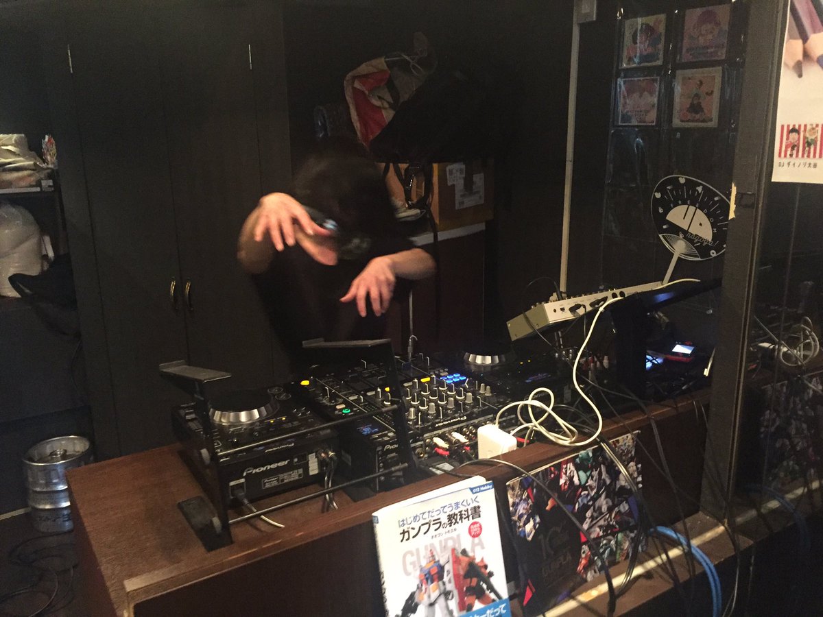 syou526's tweet photo. 栄 #アダマスダイニング
G☆Eさん
Lowtechさん
Rootsさん
スペアミントAKIさん
達のDJを見聞きしながら、まったりと。椅子がたくさんあるので助かります。
大好きなゲームミュージックを聞きながらのお酒は最高です!周りの方々のゲーム雑談も色々と聞けて楽しいですね。
#multiout https://t.co/xD6qv0vsbT
