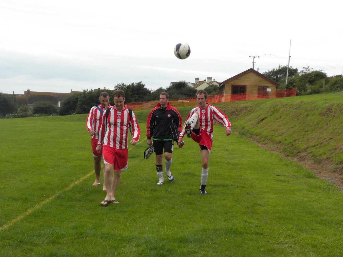 AshleyFCBristol's tweet image. If you are a football person please join the challenge of posting a football photo. Just one picture, no description. Please copy the text in your status, post a picture and look at some great memories/pictures.  #NothingLikeTour