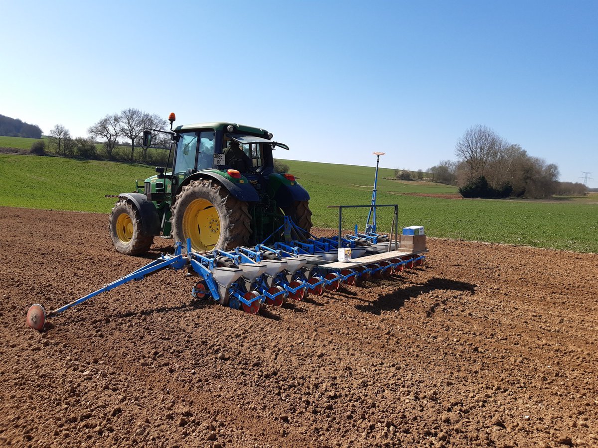 JFourdinier's tweet photo. En ce moment nous sortons nos semoirs pour le cru 2020. Nos coopératives transformeront nos betteraves dès septembre prochain.  En attendant nous avons encore suffisamment d'alcool en stock dans nos usines pour répondre à la demande actuelle ! !!!
#cristal-union https://t.co/VDO4aSYxRi
