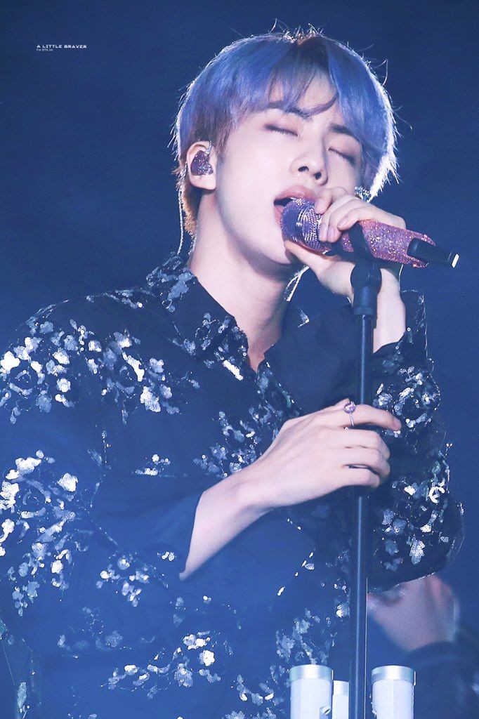 Journalist  @GoAwayWithJae complimenting Seokjin voacls saying "Jins vocals have a timbre that is not only appealing but comforting as well"He all knew Seokjin can heal with his vocals  @BTS_twt  #방탄소년단  #진  #석진  #방탄소년단진  #방탄진  #JIN  #SEOKJIN  #BTSJIN