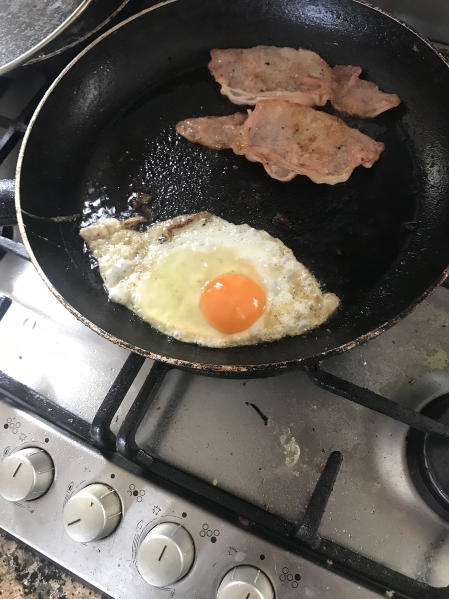 dickiedowson's tweet photo. Oh well I tried .... back to fried eggs ..... they’re easier anyway #egg club #braveattempt #fail #friedbetterthanpoached @mrdanwalker @SeymourT66 @Lockers75 https://t.co/Q7bGw3o3bS