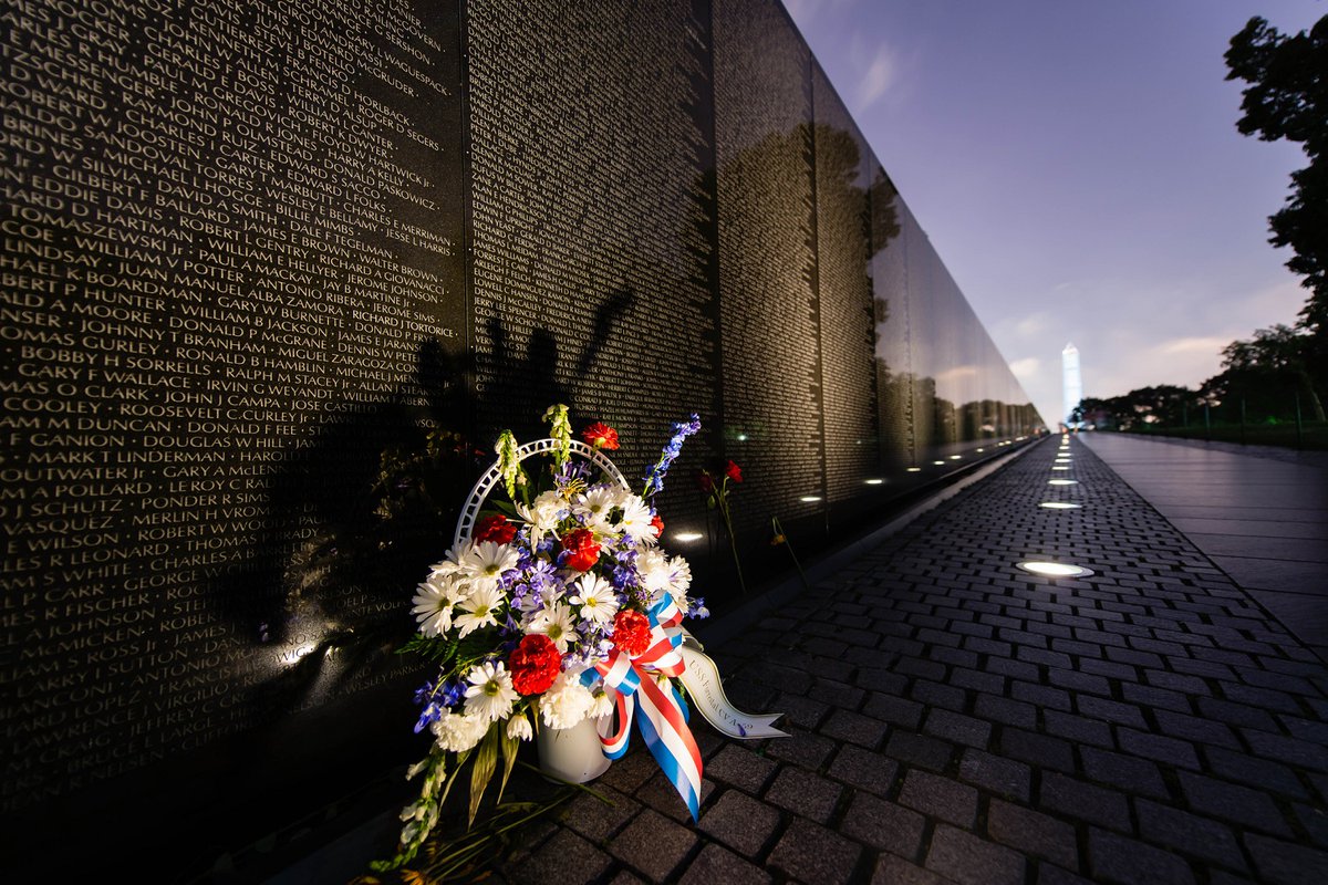 USArmy's tweet photo. #NationalVietnamWarVeteransDay

Today we thank and honor our nation’s Vietnam veterans and their families for their service and sacrifice. March 29, 1973, was the day the last U.S. combat troops departed Vietnam.  

#VietnamVeterans #honorthefallen 

 📷 courtesy of Getty Images https://t.co/b1SbxKKBhW
