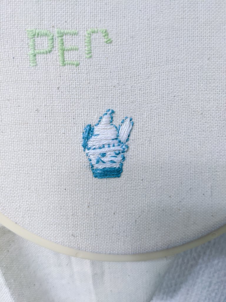 みりん うさみりん 今の天気 No Twitter ソフトクリームの刺繍の練習 いろんな縫い方練習してるけど チェーンステッチは諦めてもう普通に縫った 難しい 難しい