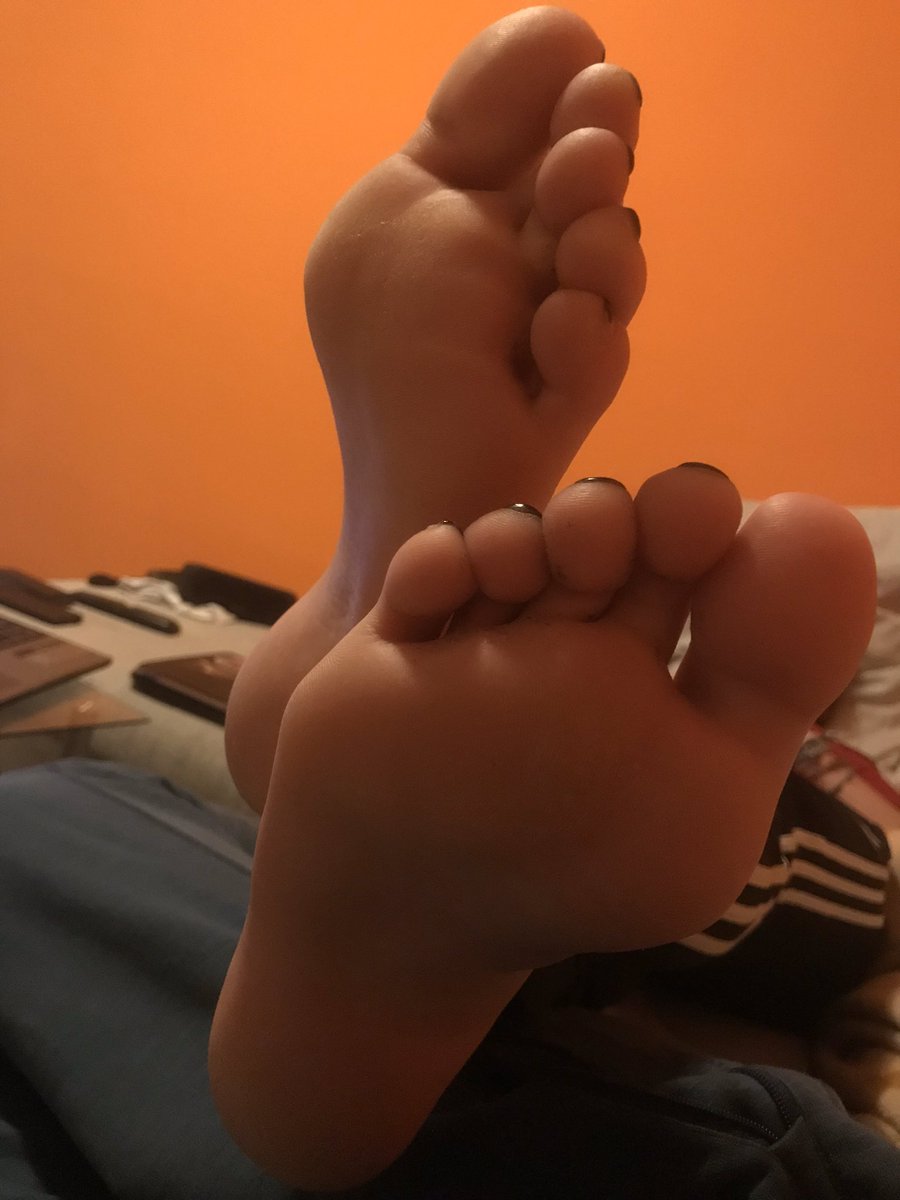 BalkanFeet's tweet photo. Who likes my soles? Follow for more content 🤗 #soles #feet #feetpicsforsale #feetpictures #Feet #footfettish #barefoot #barefeet #StayAtHomeAndStaySafe https://t.co/ZQp7CvI80D