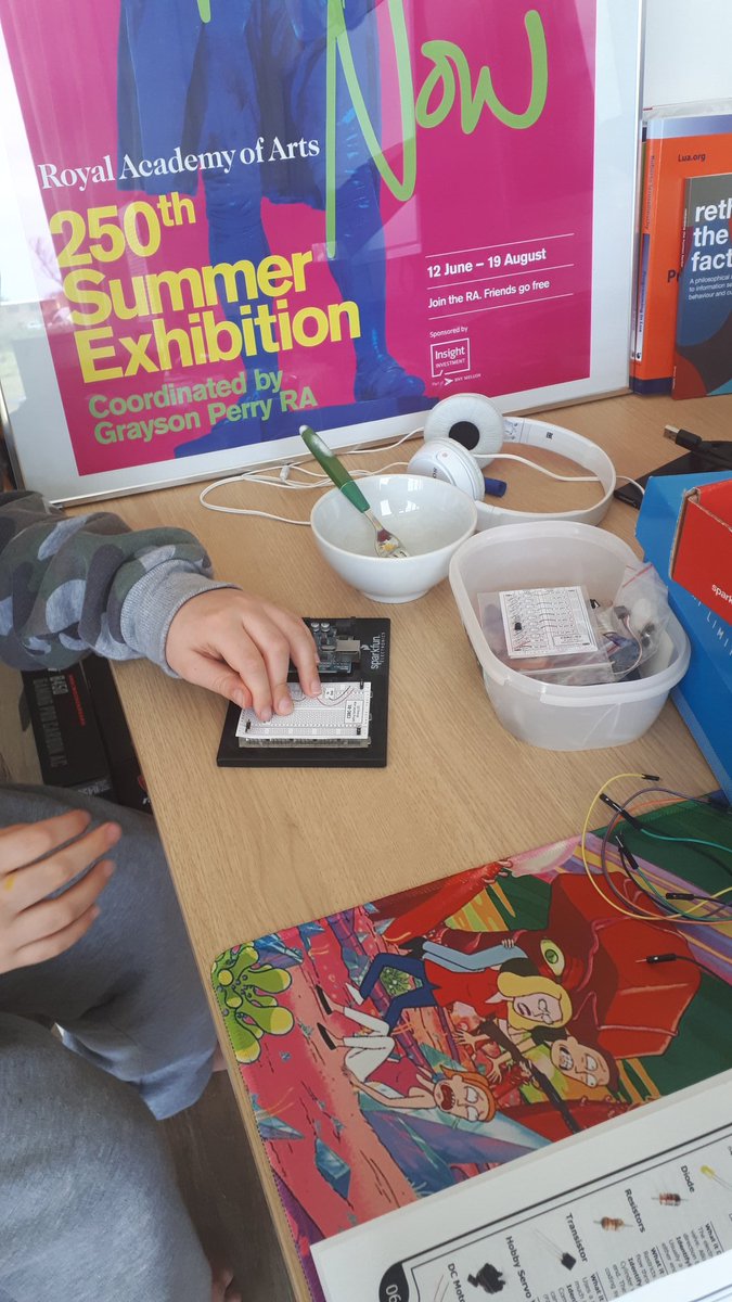 jamesmcewan's tweet image. @ECJS_6B Technology! 1st Arduino lesson